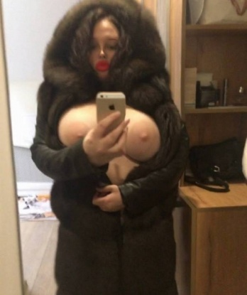 Раскрепощенная и нежная, я готова удовлетворить твои самые сокровенные фантазии. У меня опыт в области интимных услуг, и я знаю, как сделать тебя счастливым. 💋
Я предлагаю широкий спектр услуг: классический секс, оральный секс, эротический массаж, стриптиз и многое другое. Мои руки и губы сведут тебя с ума, а мои красивые глаза не дадут тебе усомниться в моем мастерстве. 😈
Отзывы обо мне говорят сами за себя: Регина